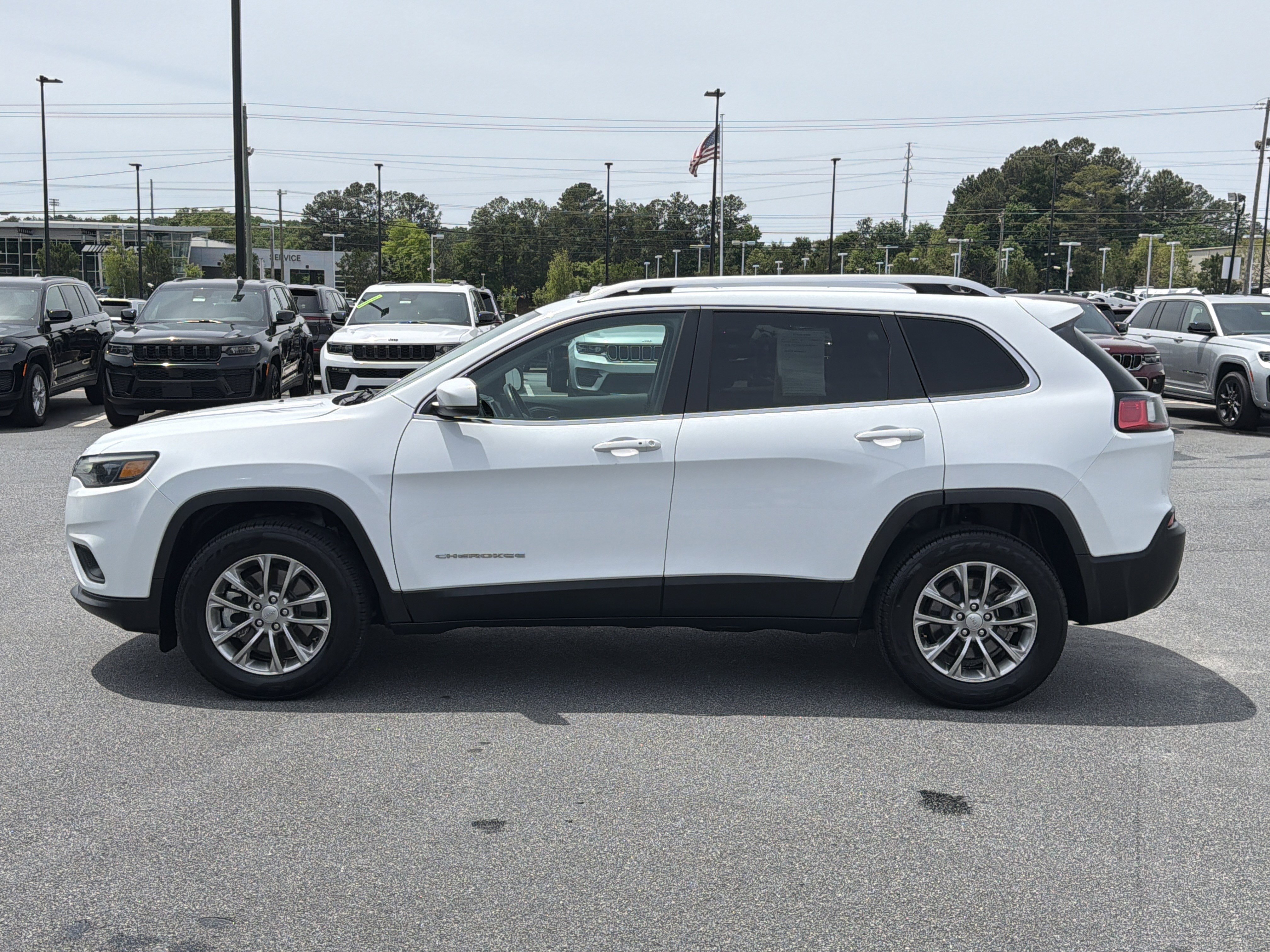 Used 2021 Jeep Cherokee Latitude Lux w/ Comfort/Convenience Group AWD/4WD image 4