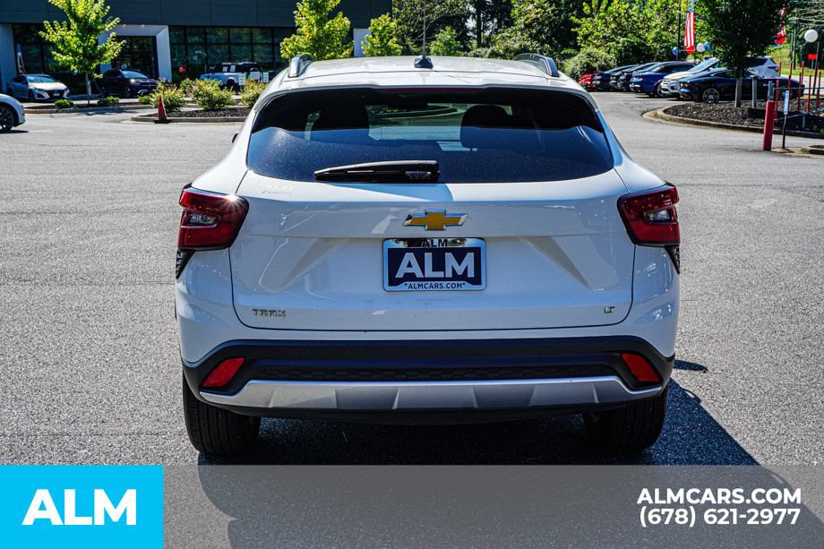 Used 2025 Chevrolet Trax LT FWD image 10