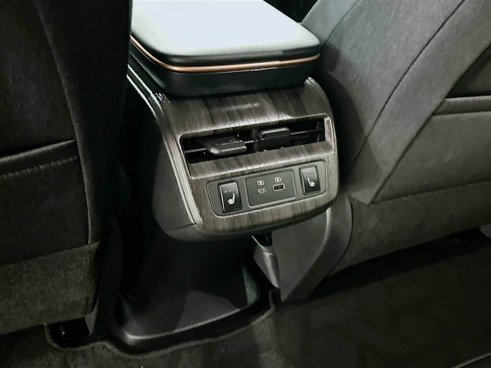 Used 2024 Nissan Ariya AWD image 28