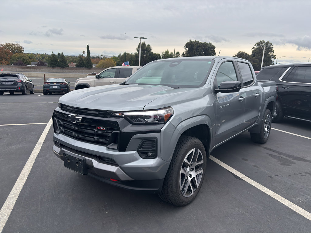 Used 2023 Chevrolet Colorado Z71 w/ Z71 Convenience Package 2