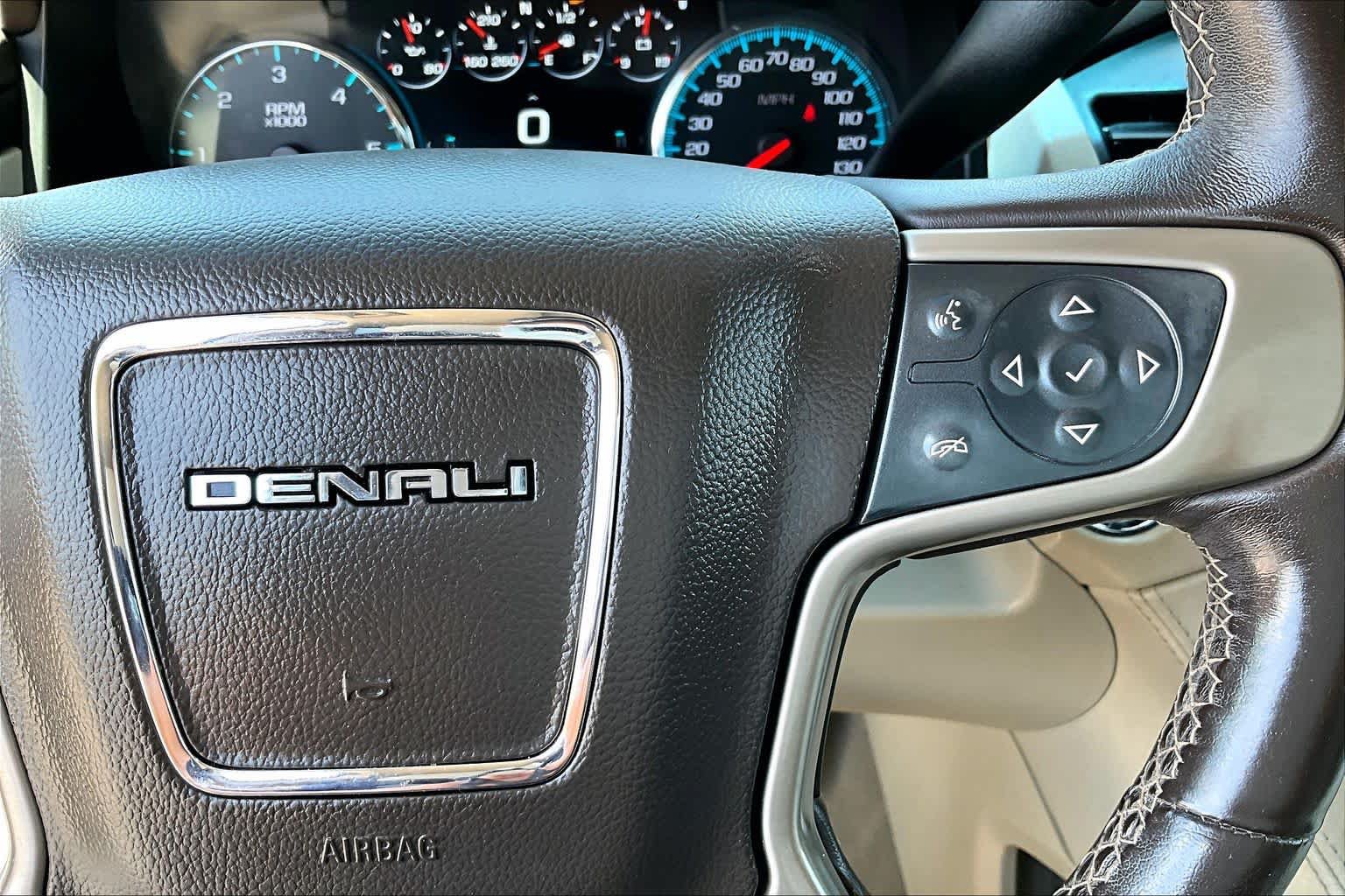 Used 2019 GMC Yukon Denali w/ Denali Ultimate Package AWD/4WD image 25
