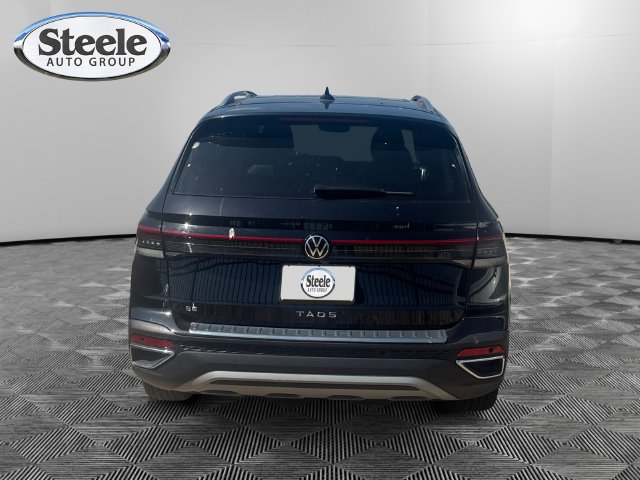 New 2025 Volkswagen Taos SE FWD image 3