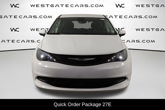 Used 2023 Chrysler Voyager LX FWD image 2