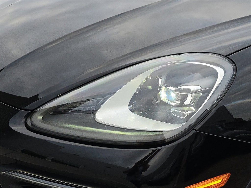 Used 2022 Porsche Cayenne image 36