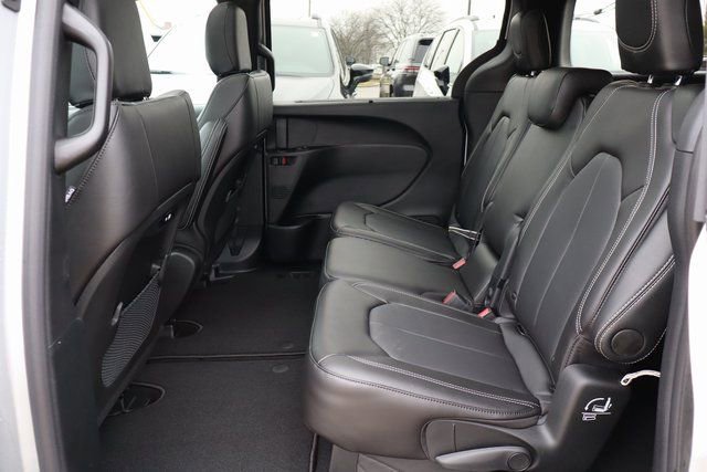 New 2026 Chrysler Pacifica Select FWD image 38