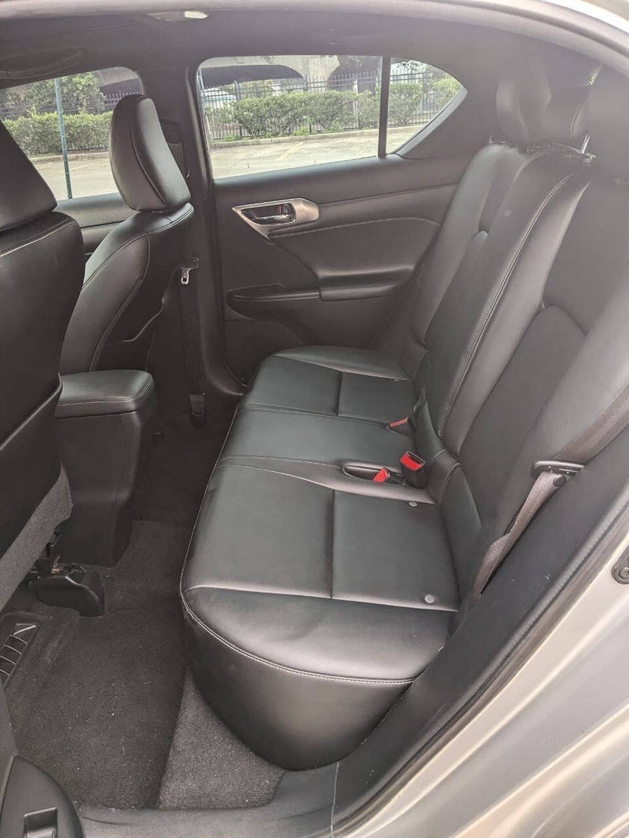 Used 2015 Lexus CT 200h w/ Navigation Package FWD image 10