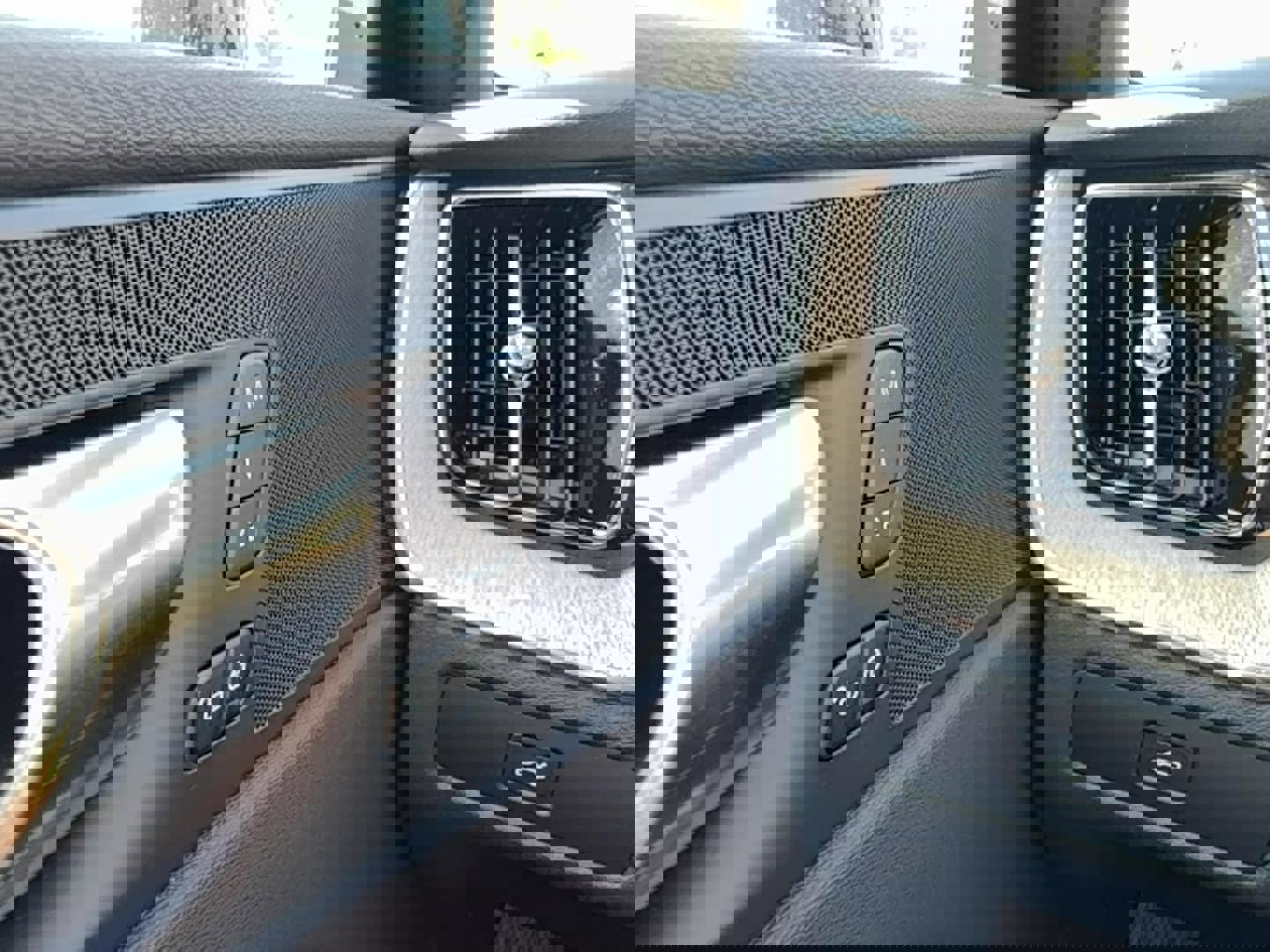 Used 2026 Volvo XC60 B5 Core w/ Protection Package Premier image 17