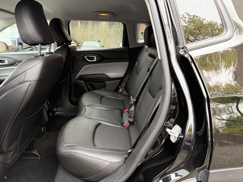 Used 2022 Jeep Compass Latitude AWD/4WD image 17