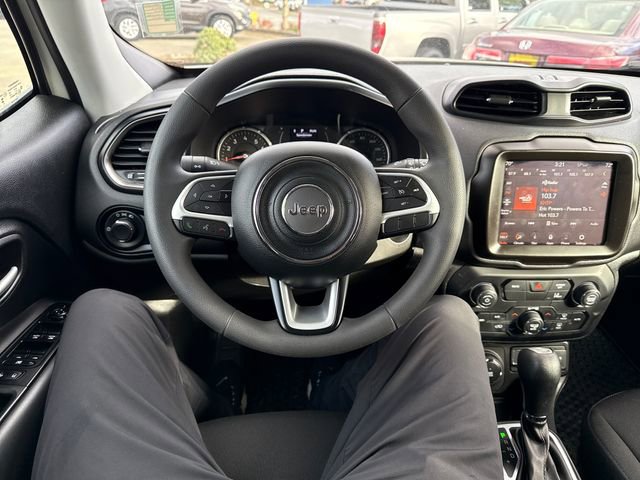 Used 2023 Jeep Renegade Latitude image 20