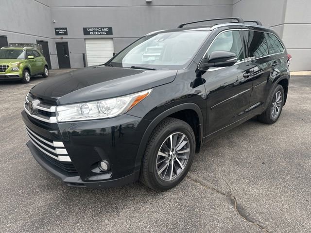 Used 2017 Toyota Highlander XLE AWD/4WD image 7