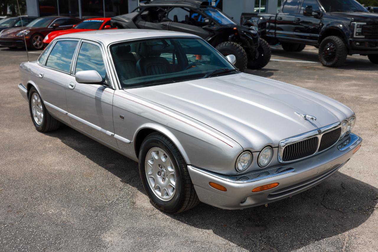 Used 2002 Jaguar XJ8 RWD image 15