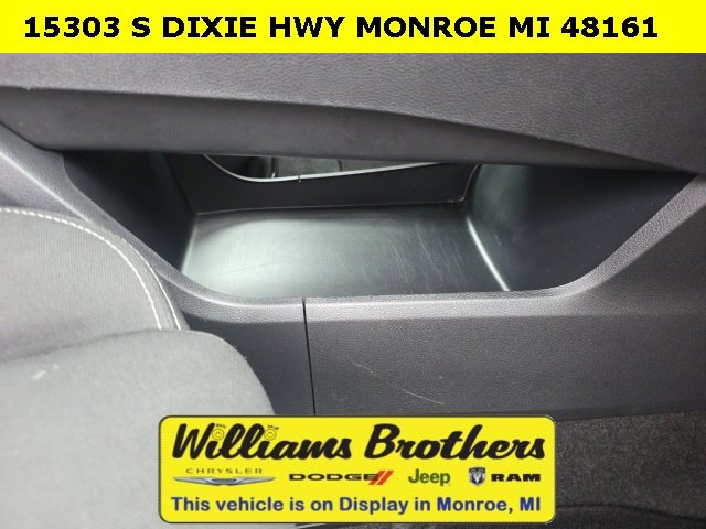 Used 2024 Nissan Rogue S image 31