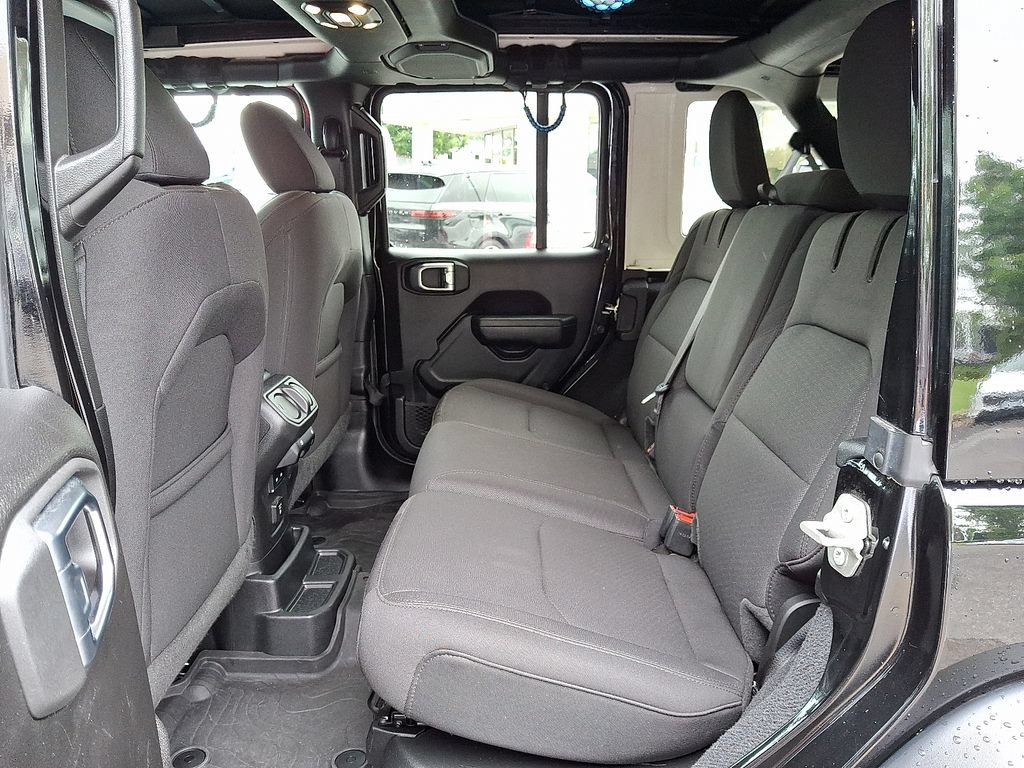 Used 2023 Jeep Wrangler Unlimited w/ Sun & Screen Package AWD/4WD image 10