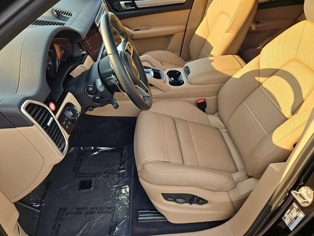 Used 2023 Porsche Cayenne Platinum Edition image 15