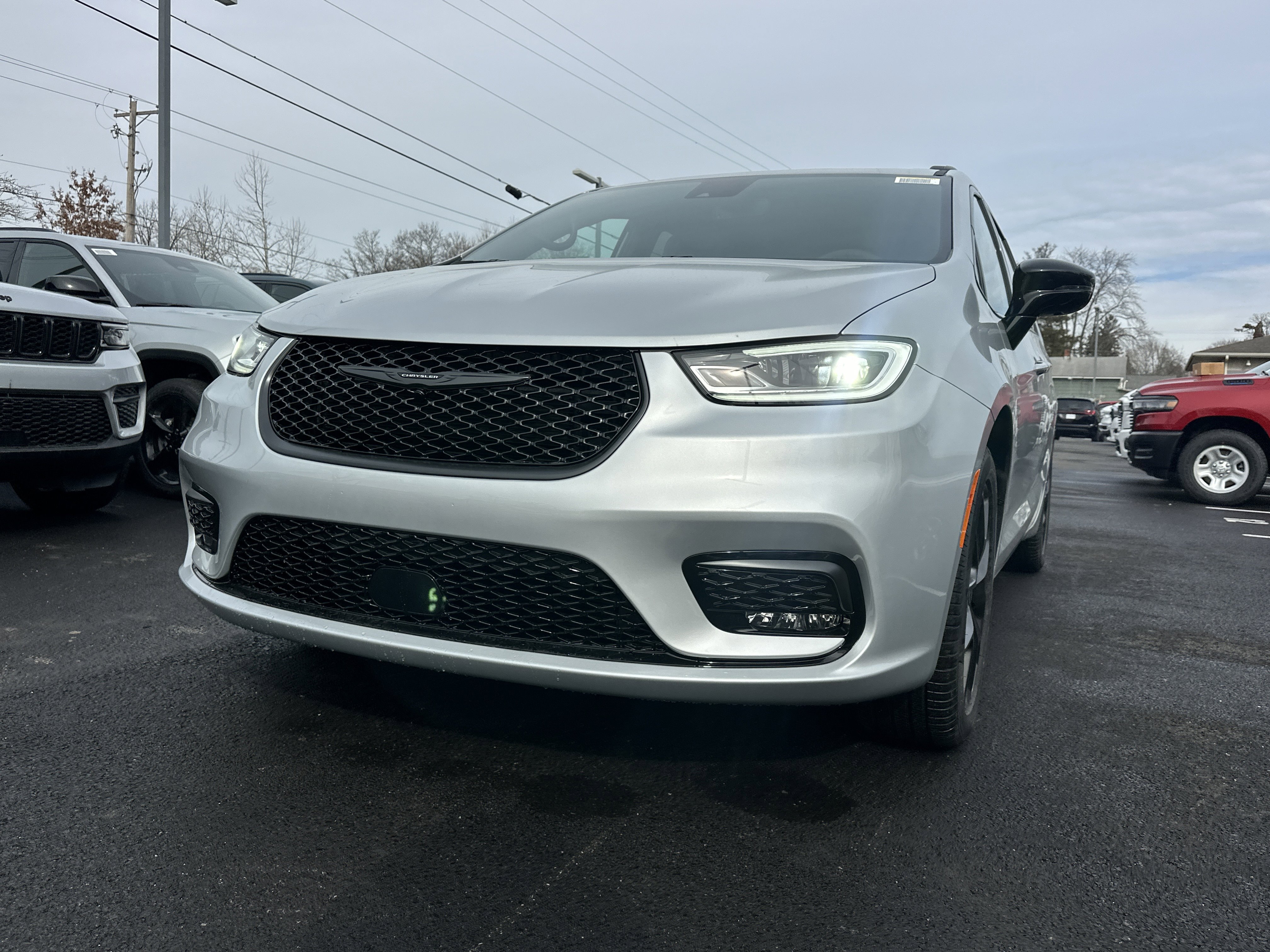 New 2026 Chrysler Pacifica Limited w/ S Appearance Package FWD image 23