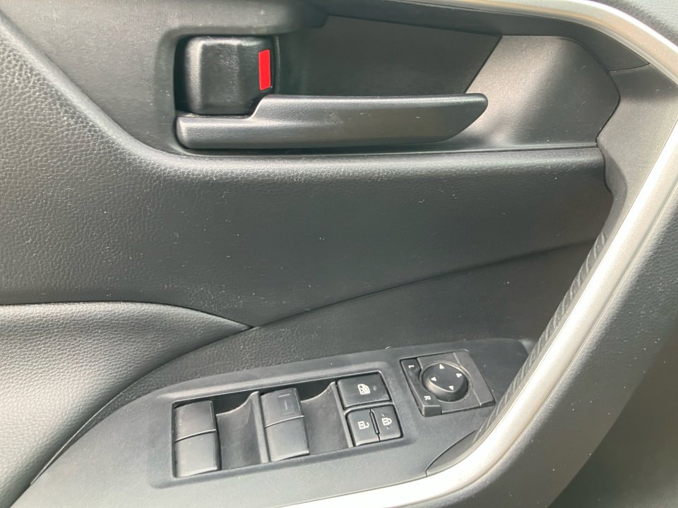 Used 2021 Toyota RAV4 LE image 36