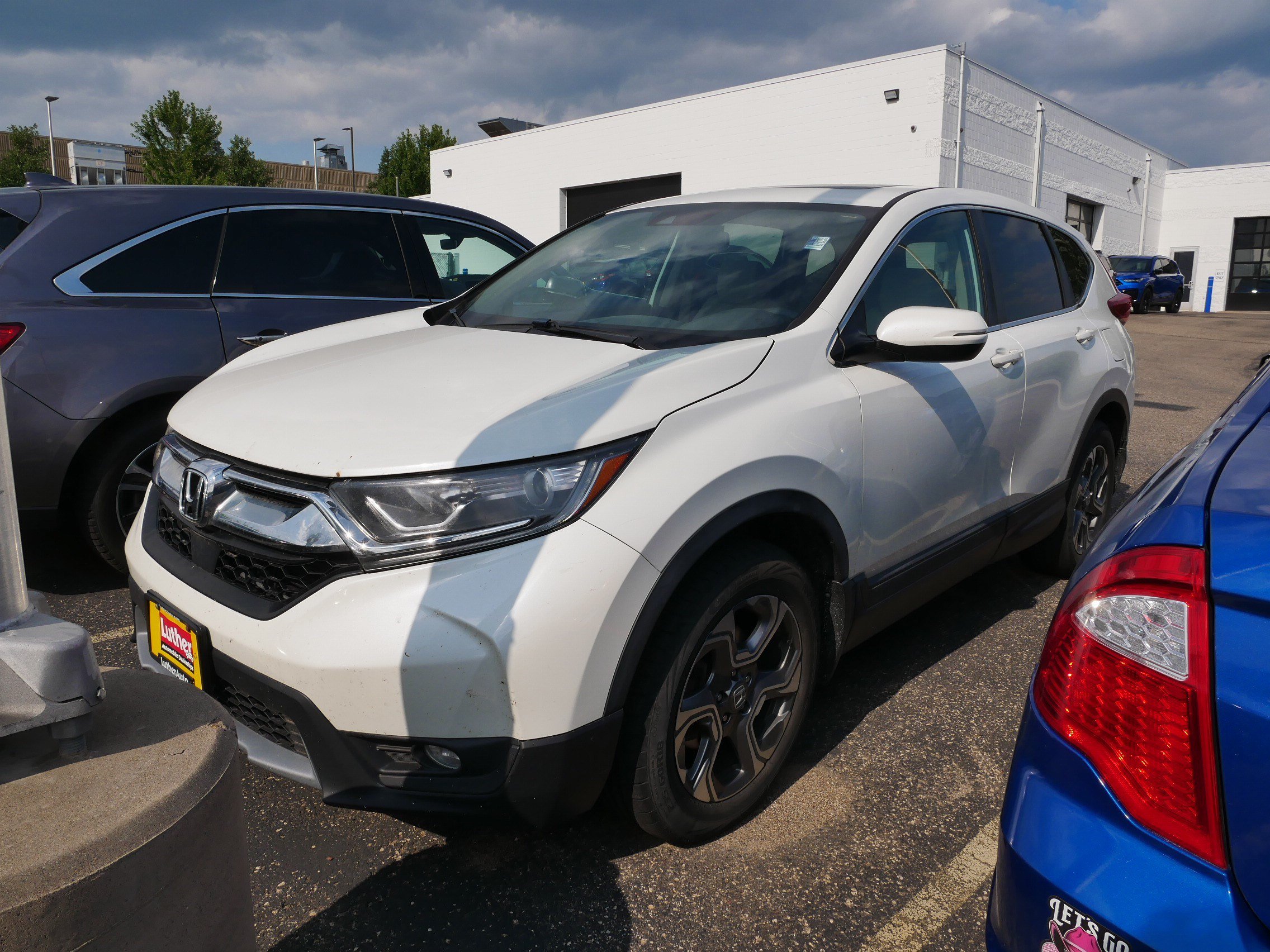 Used 2018 Honda CR-V EX image 2