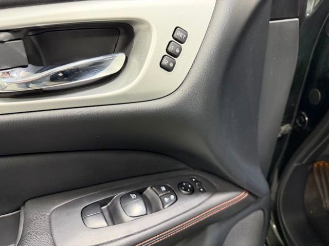 Used 2020 Nissan Pathfinder SL image 25