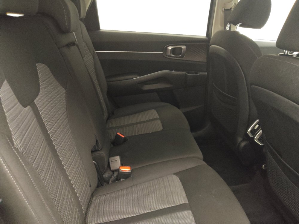 Used 2022 Kia Sorento LX image 19