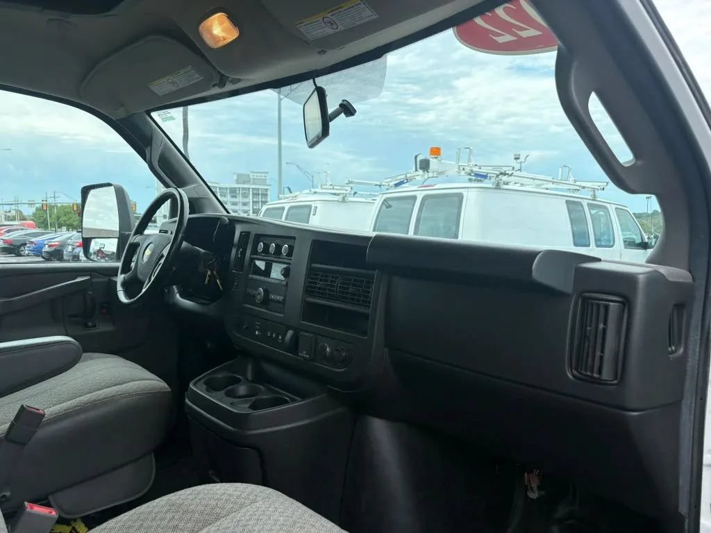 Used 2022 Chevrolet Express 4500 w/ Power Convenience Package RWD image 19