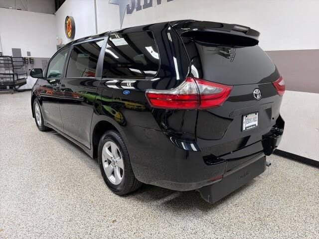 Used 2020 Toyota Sienna L FWD image 7
