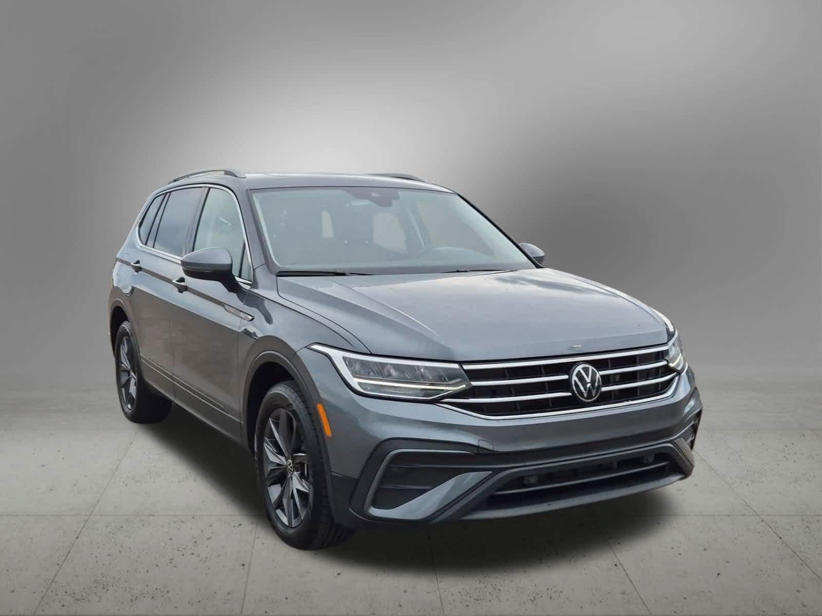 Used 2024 Volkswagen Tiguan SE AWD/4WD image 8
