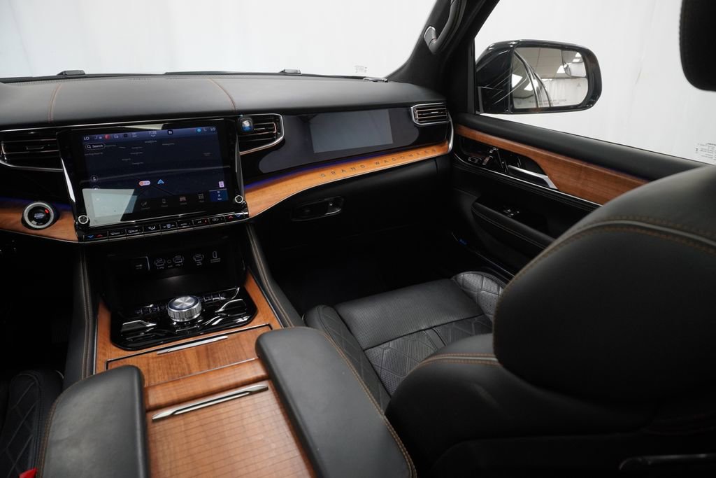 Used 2024 Jeep Grand Wagoneer Series III w/ Rear-Seat Entertainment Group AWD/4WD image 35