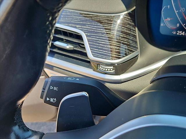 Used 2022 BMW 740i w/ M Sport Package RWD image 17