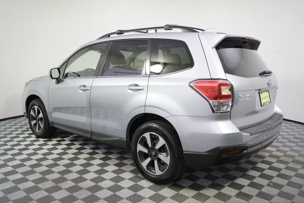 Used 2017 Subaru Forester 2.5i Limited AWD/4WD image 3