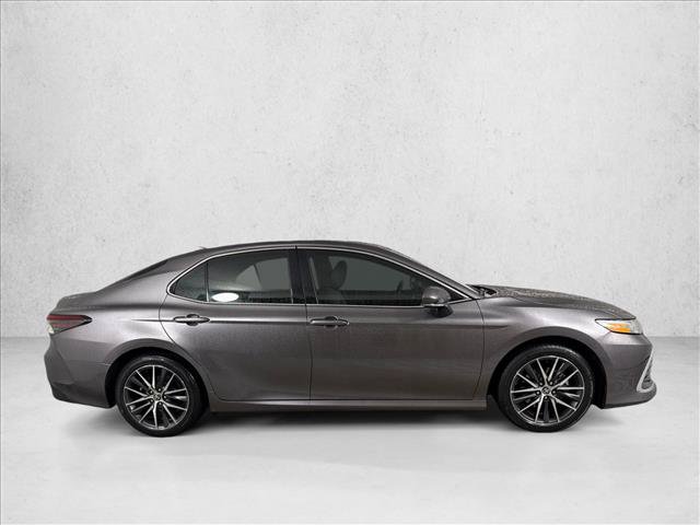 Used 2022 Toyota Camry XLE FWD image 2