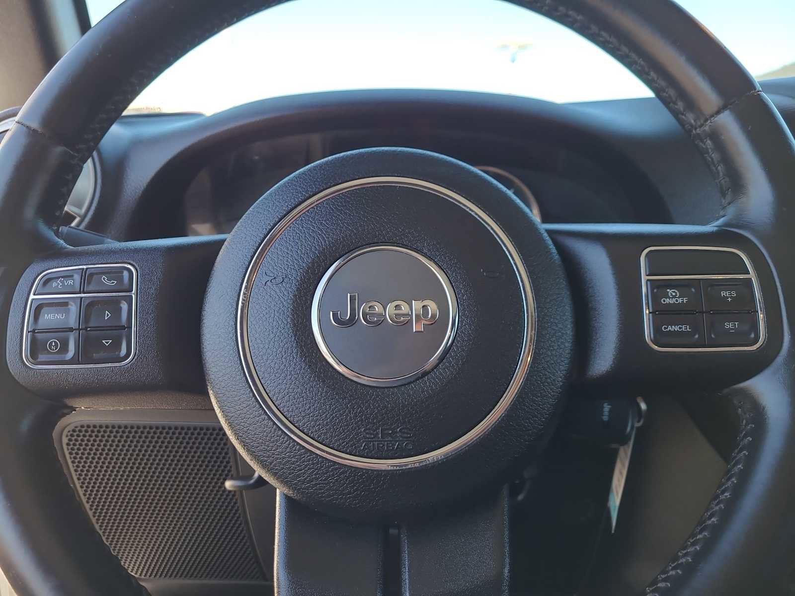 Used 2015 Jeep Wrangler Unlimited Rubicon w/ Connectivity Group AWD/4WD image 23