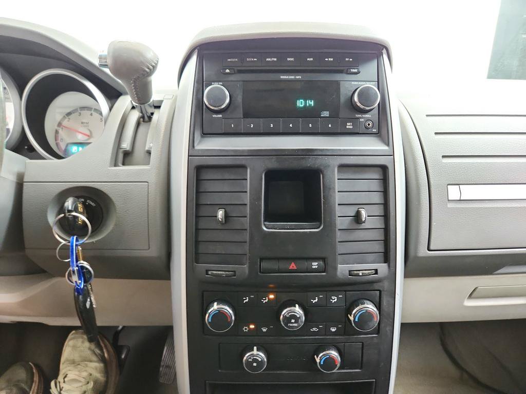 Used 2009 Dodge Grand Caravan SXT FWD image 16