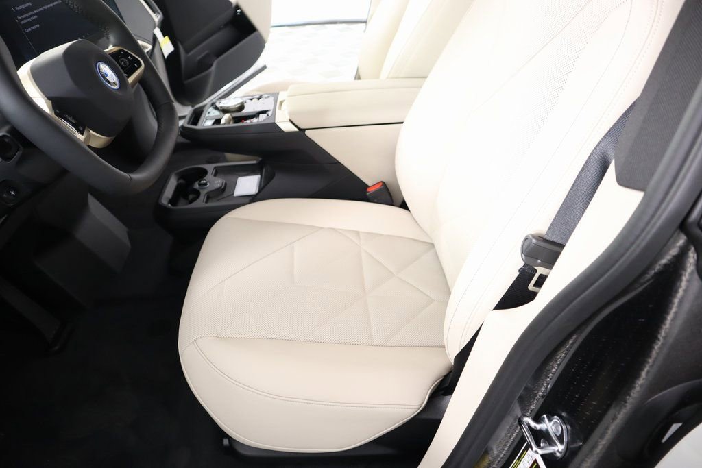 New 2025 BMW iX xDrive50 w/ Premium Package image 11