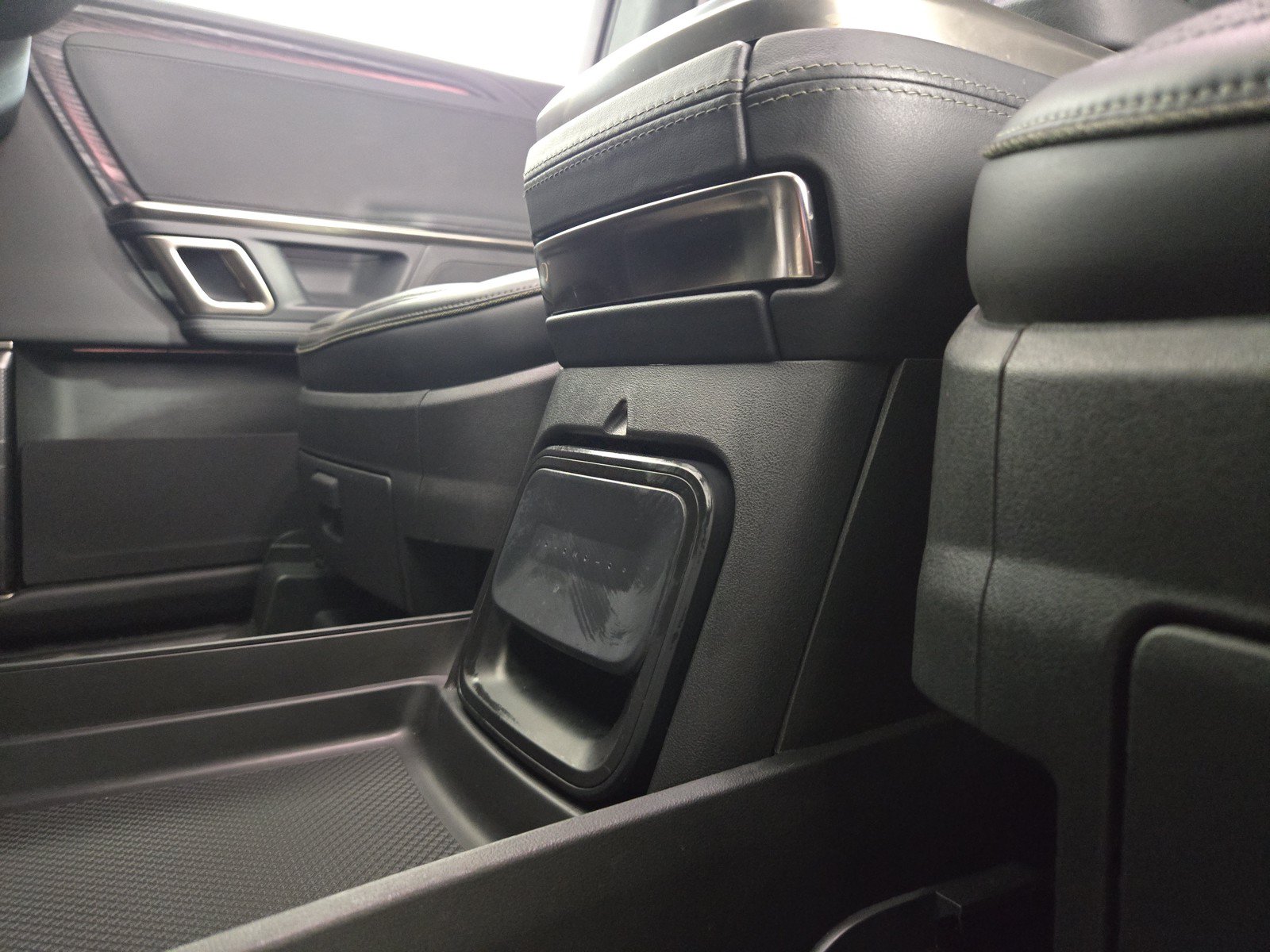 Used 2024 Rivian R1S Adventure AWD/4WD image 33