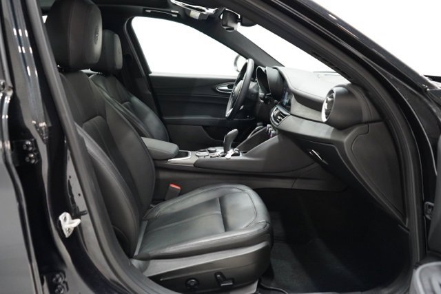 Used 2022 Alfa Romeo Giulia Ti image 34