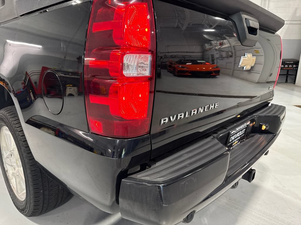 Used 2011 Chevrolet Avalanche LT w/ Regional Value Package AWD/4WD image 53