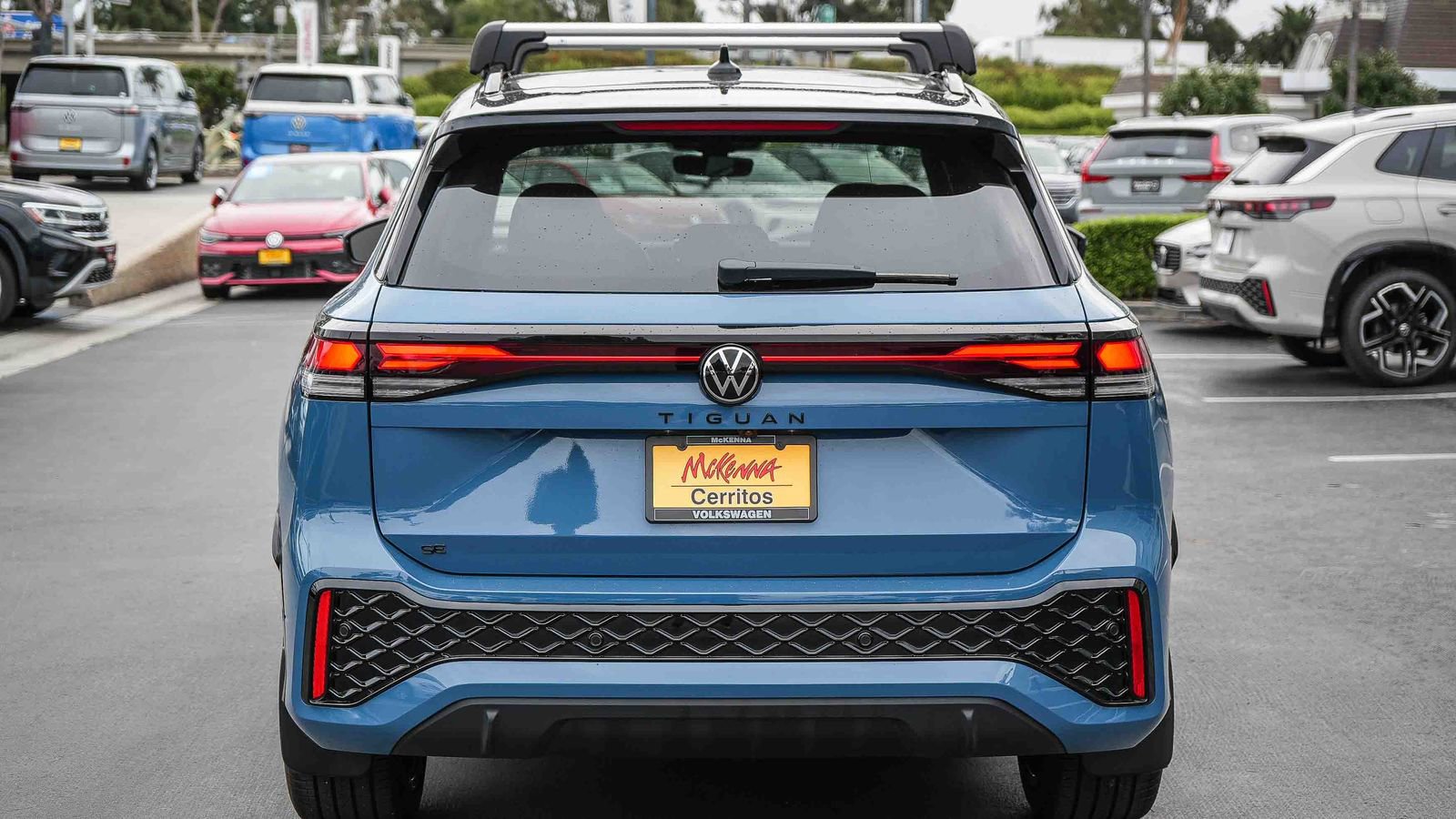Used 2025 Volkswagen Tiguan SE R-Line image 7