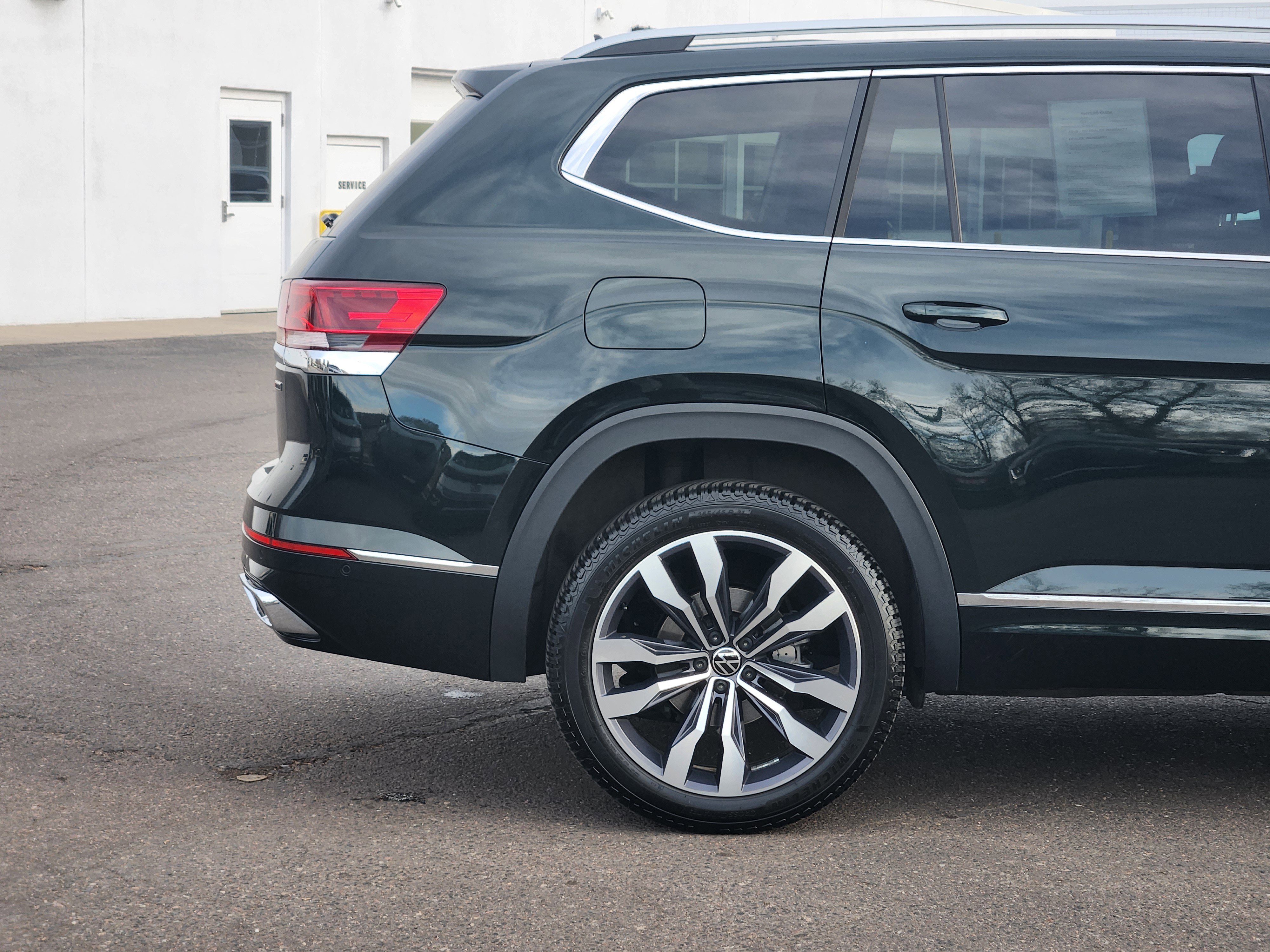 Certified 2022 Volkswagen Atlas SEL Premium image 4