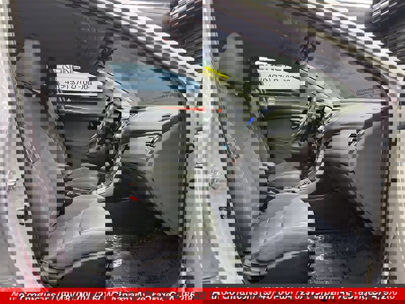 Used 2012 Hyundai Elantra GLS image 7