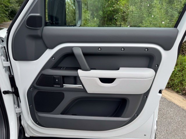 New 2026 Land Rover Defender 110 X-Dynamic SE AWD/4WD image 18