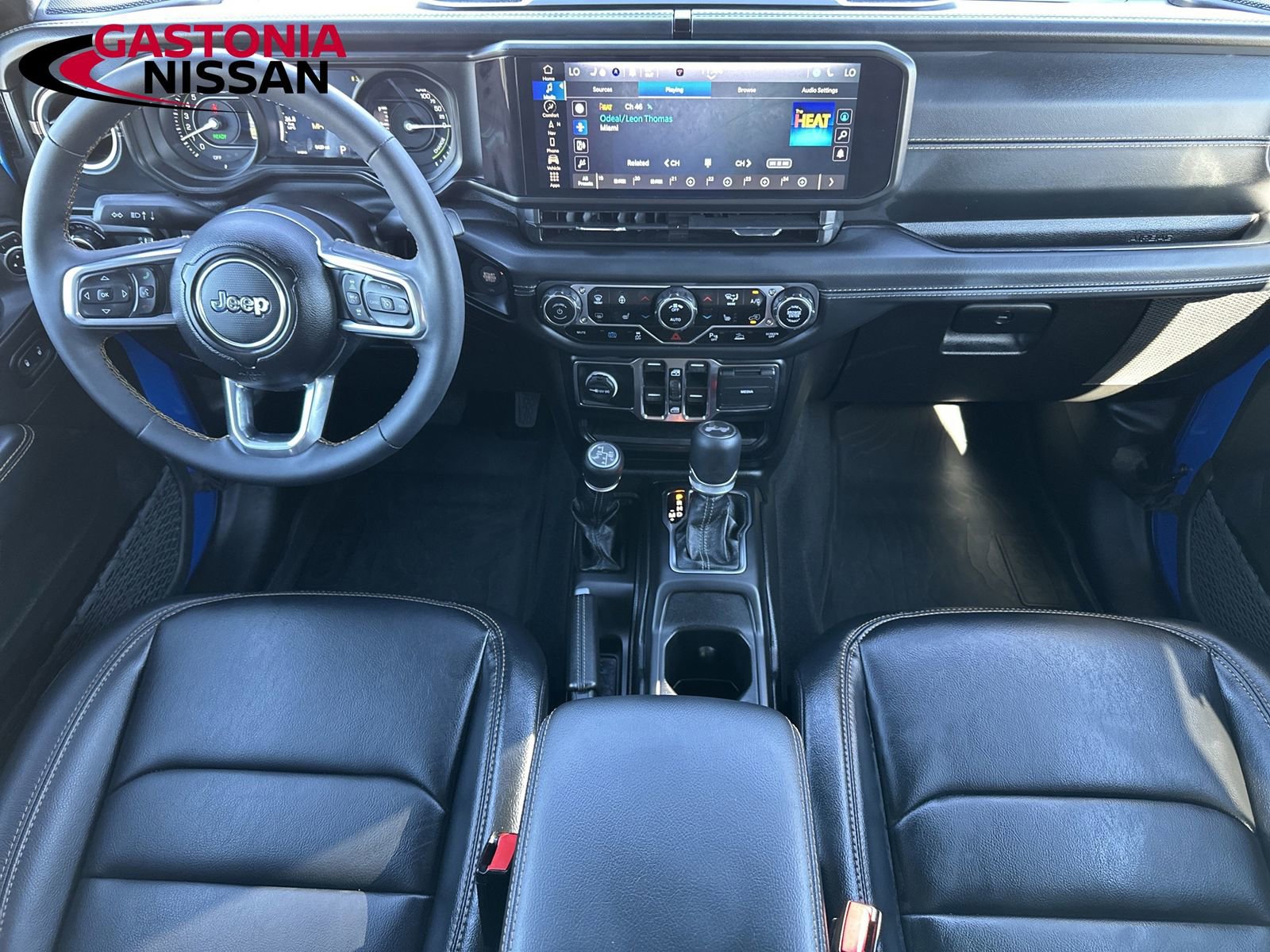 Used 2024 Jeep Wrangler Unlimited Sahara w/ Technology Group image 2