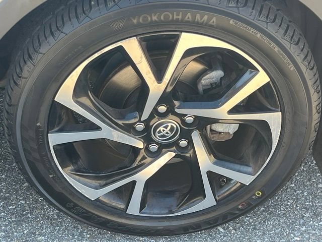 Used 2018 Toyota C-HR XLE FWD image 27