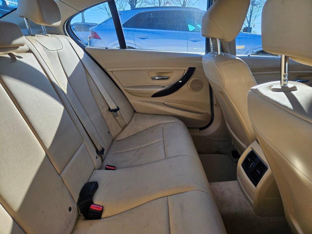 Used 2016 BMW 320i Sedan image 9