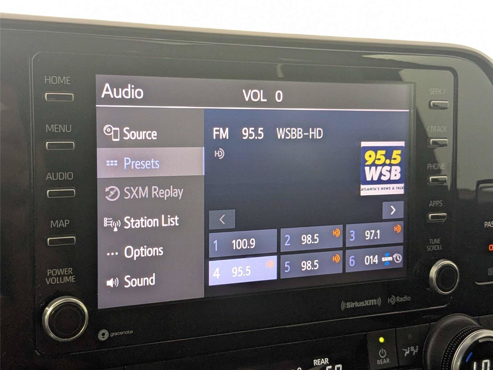 Certified 2020 Toyota Highlander XLE FWD image 22