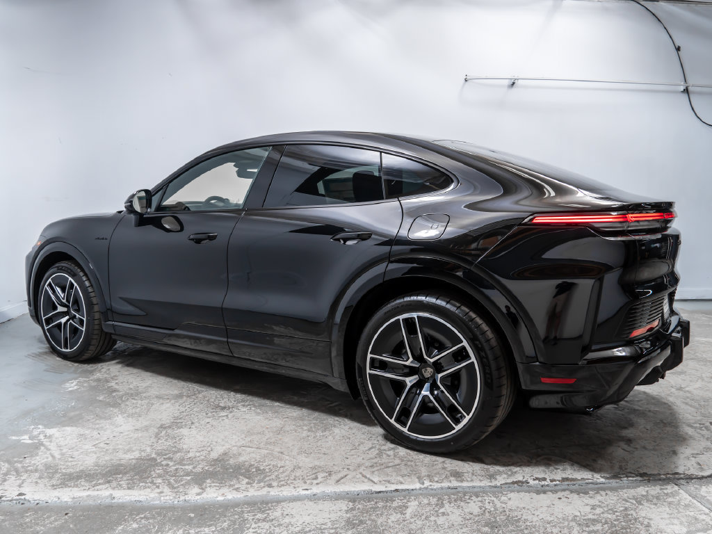 New 2026 Porsche Cayenne Turbo AWD/4WD image 2