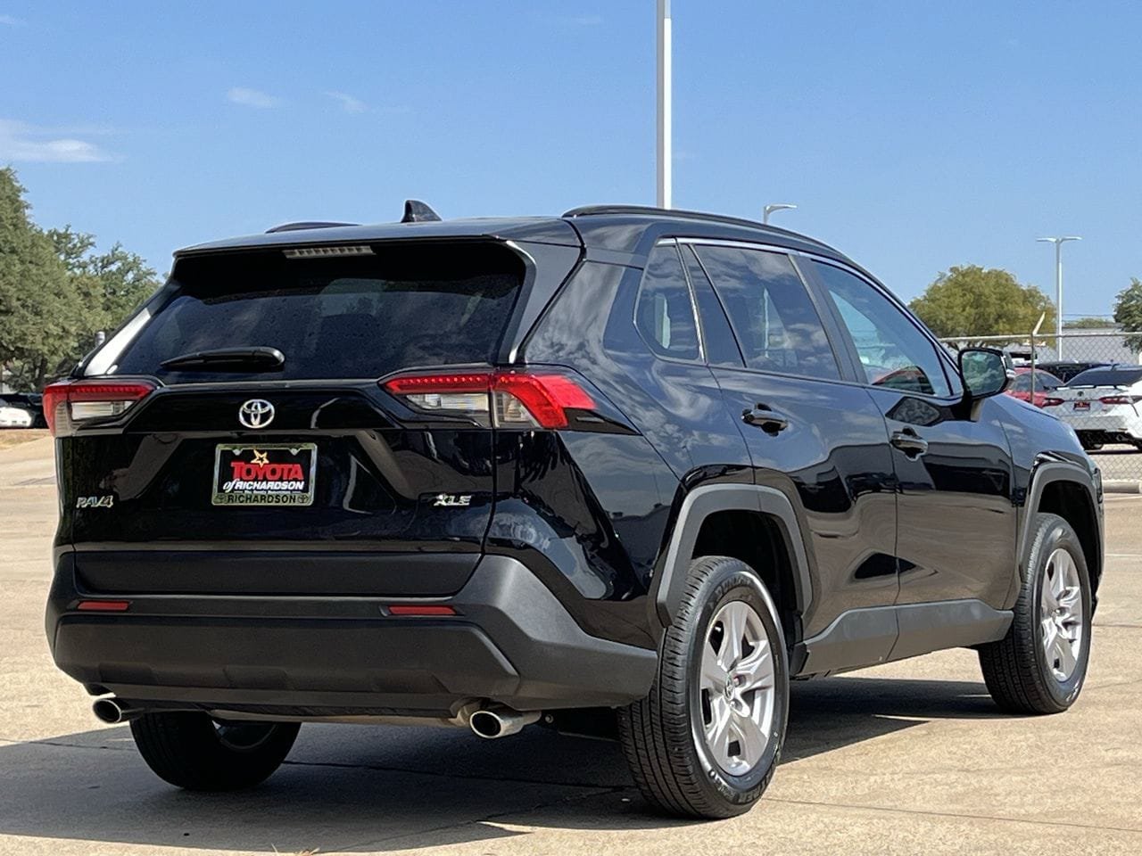 Used 2025 Toyota RAV4 XLE FWD image 4