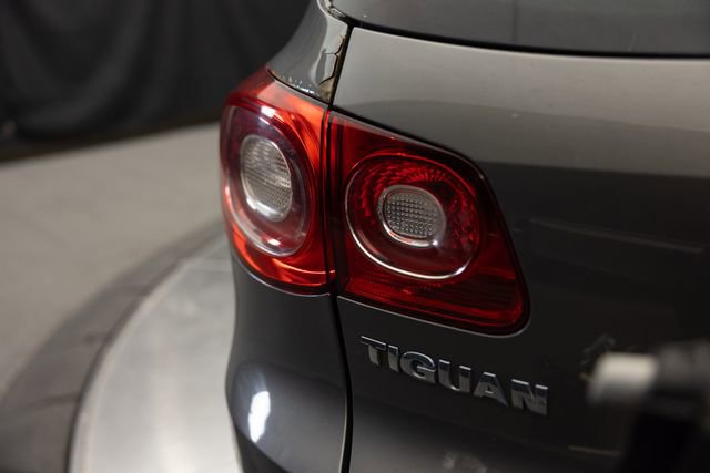 Used 2011 Volkswagen Tiguan SEL AWD/4WD image 10