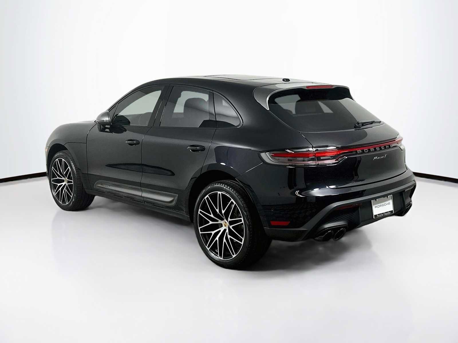 Certified 2024 Porsche Macan Turbo AWD/4WD image 3