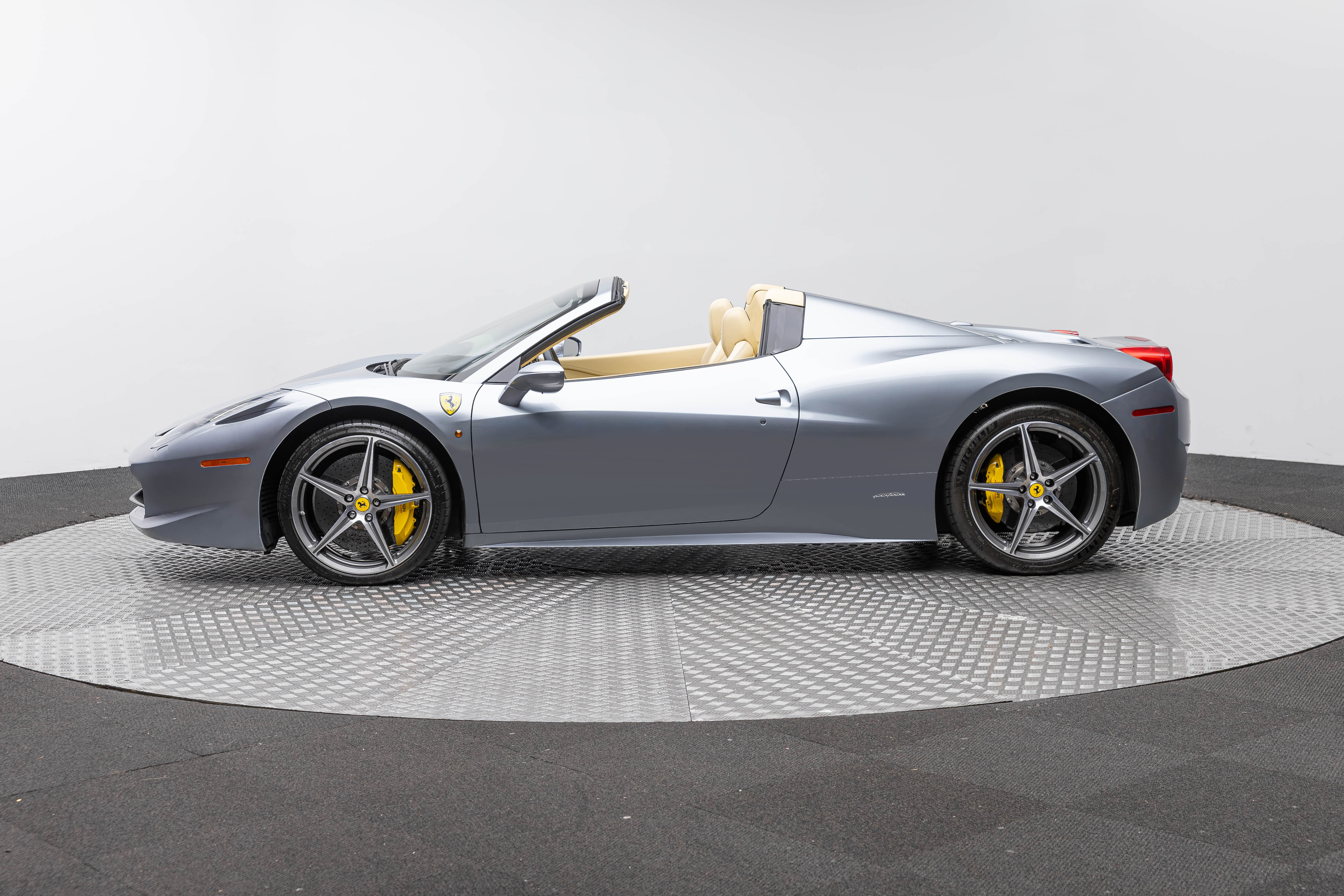 Certified 2013 Ferrari 458 Spider RWD image 2