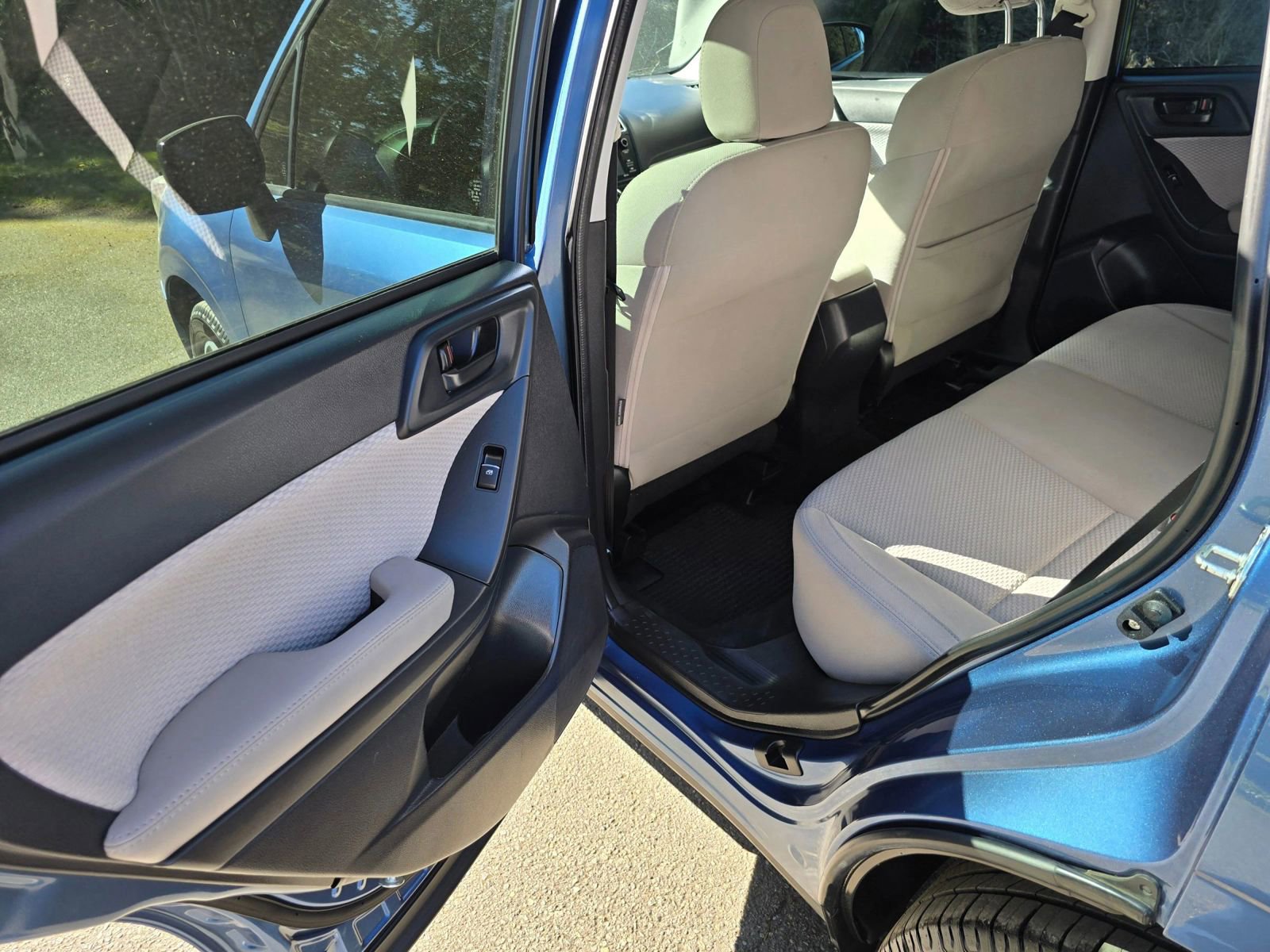 Used 2017 Subaru Forester 2.5i w/ Alloy Wheel Package image 18